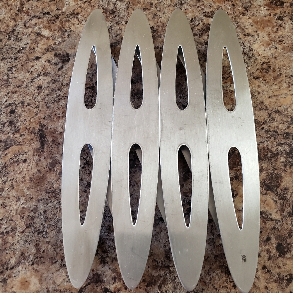 Cromargan 18/10 stainless steel stretch trivet